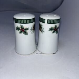 Fairfield Wintergreen Salt and Pepper Shaker Set Holly & WInterberry